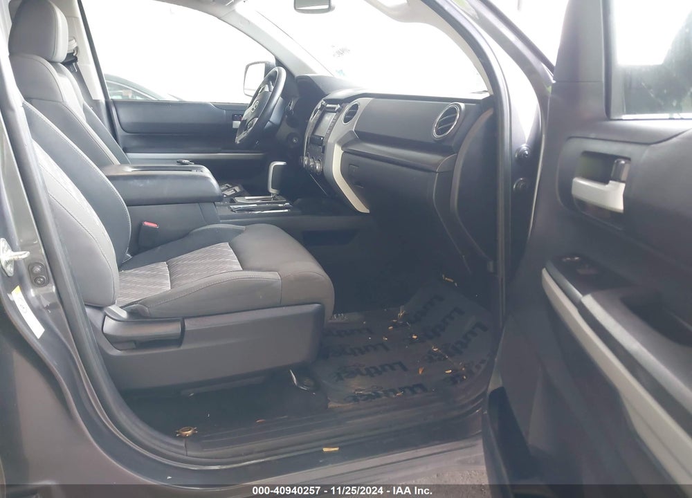 2018 TOYOTA TUNDRA SR5 5.7L V8 VIN: 5TFDW5F1XJX732688