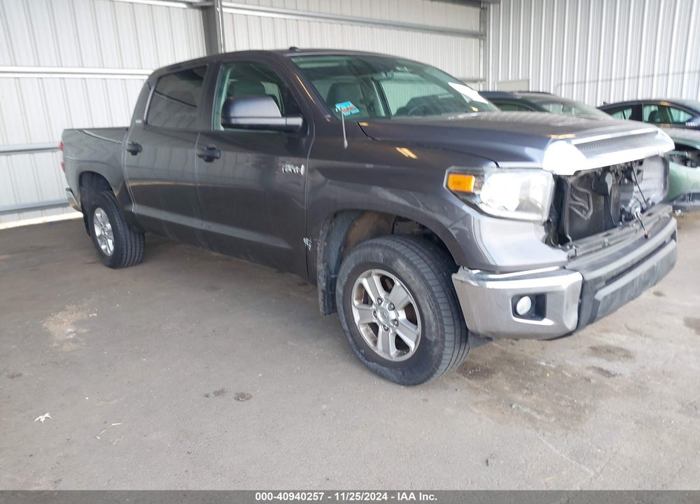 2018 TOYOTA TUNDRA SR5 5.7L V8 VIN: 5TFDW5F1XJX732688