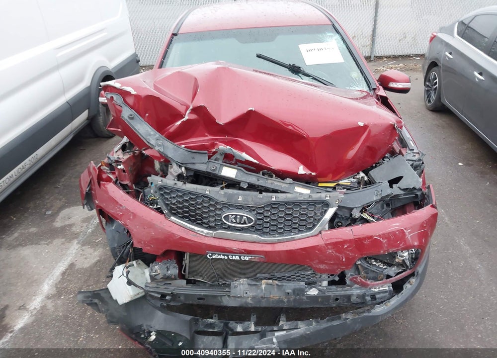 2011 KIA SORENTO LX VIN: 5XYKTCA14BG014330