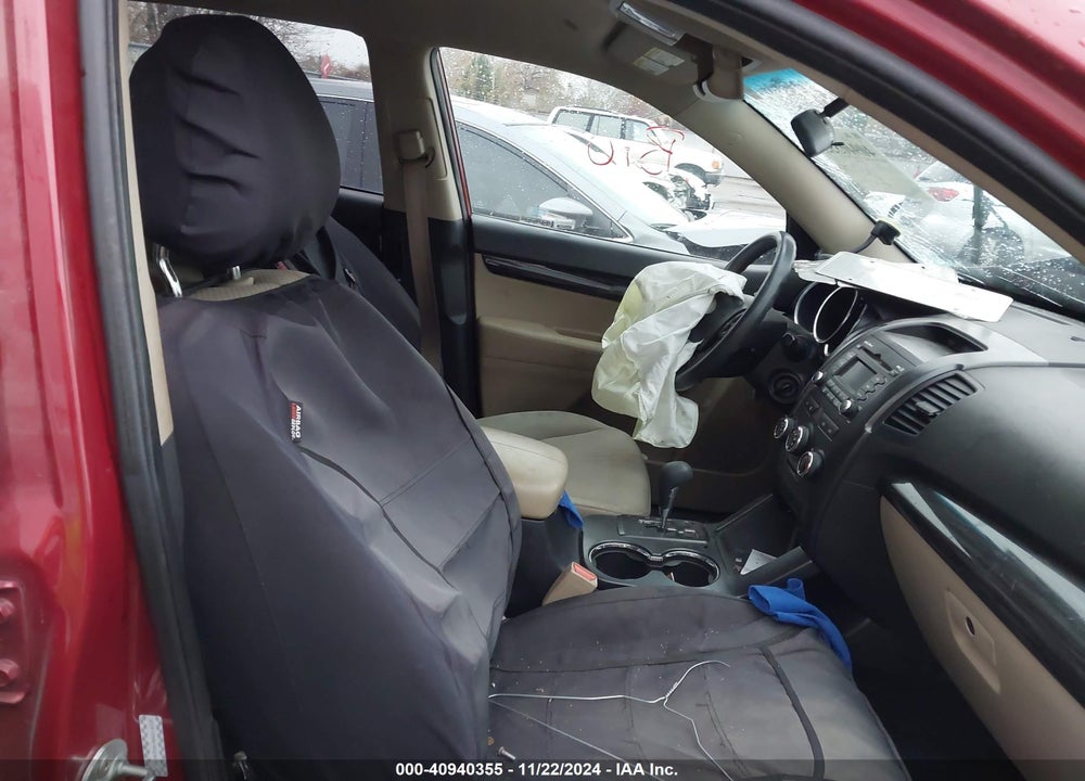 2011 KIA SORENTO LX VIN: 5XYKTCA14BG014330