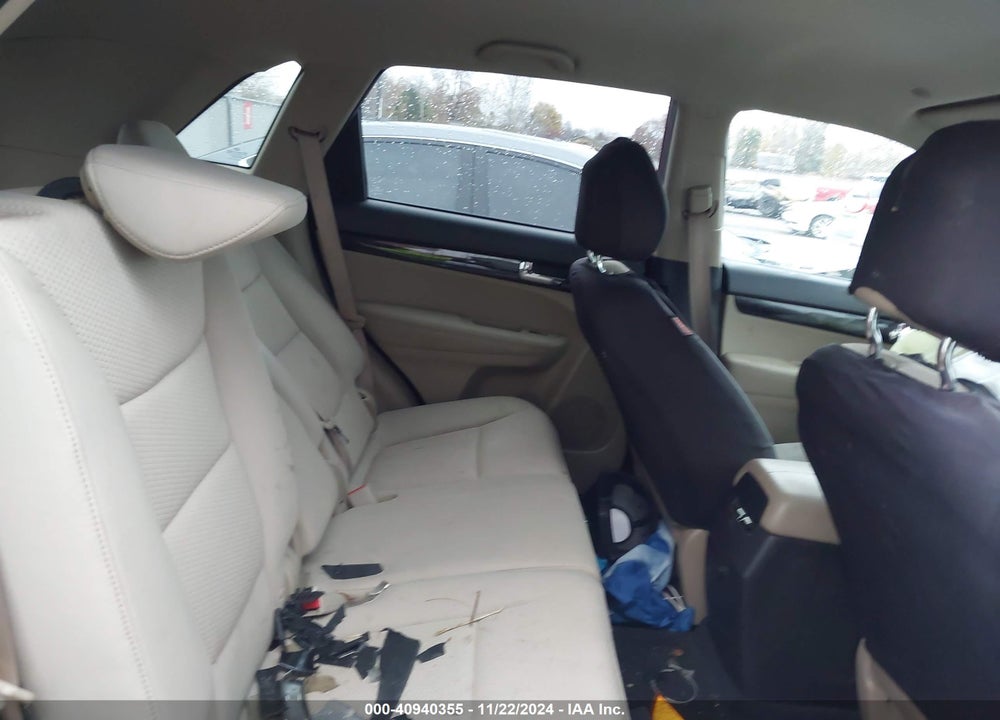 2011 KIA SORENTO LX VIN: 5XYKTCA14BG014330