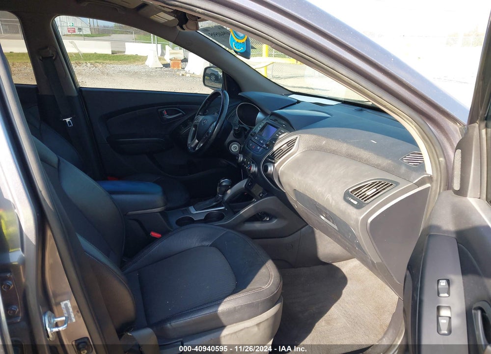 2015 HYUNDAI TUCSON SE VIN: KM8JU3AG1FU011625