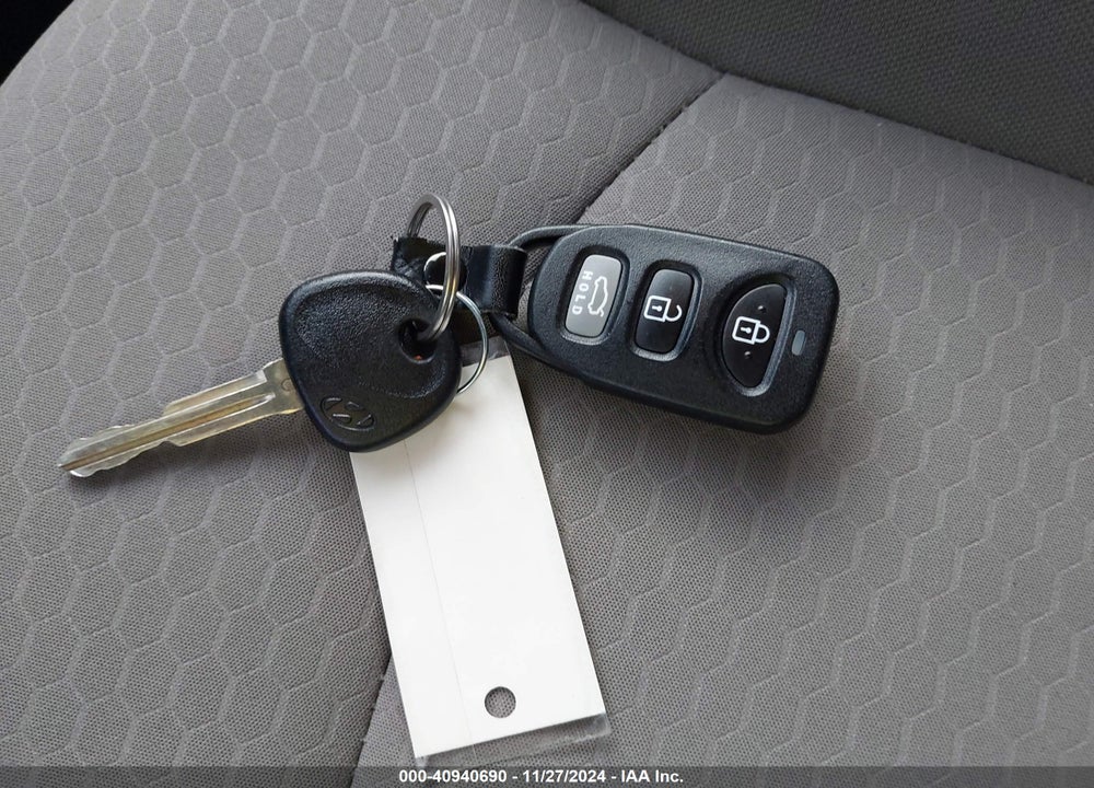 2019 HYUNDAI ELANTRA VIN: 5NPD74LF5KH410173