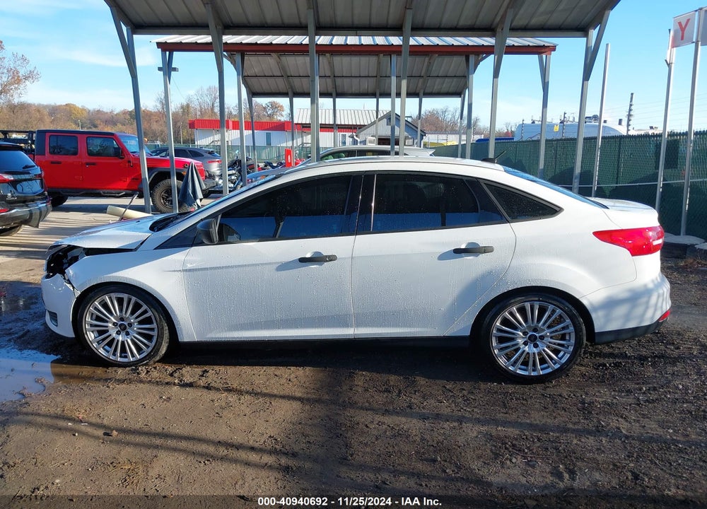 2016 FORD FOCUS S VIN: 1FADP3E24GL228915