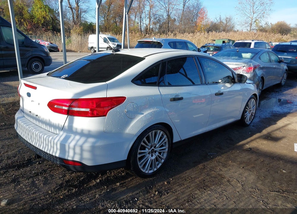 2016 FORD FOCUS S VIN: 1FADP3E24GL228915