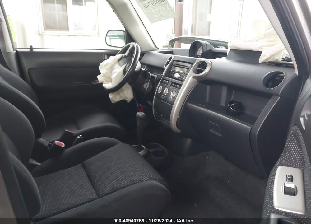2005 SCION XB VIN: JTLKT324650182719