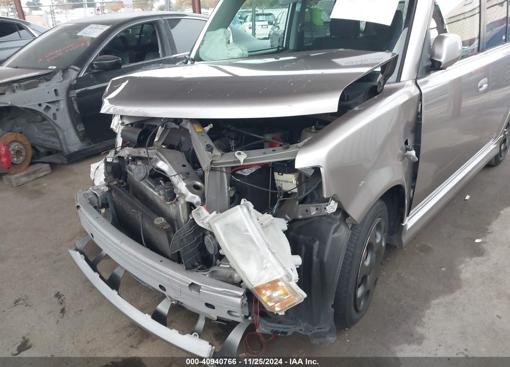 2005 SCION XB VIN: JTLKT324650182719