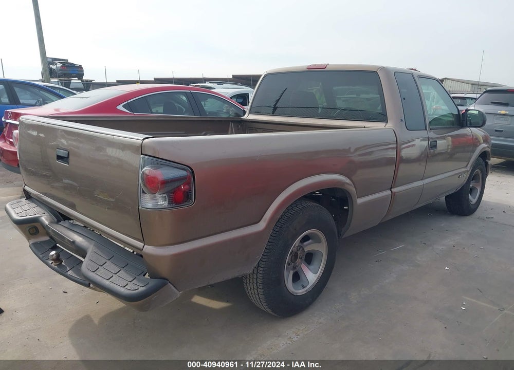 2002 CHEVROLET S-10 LS VIN: 1GCCS19W028160100