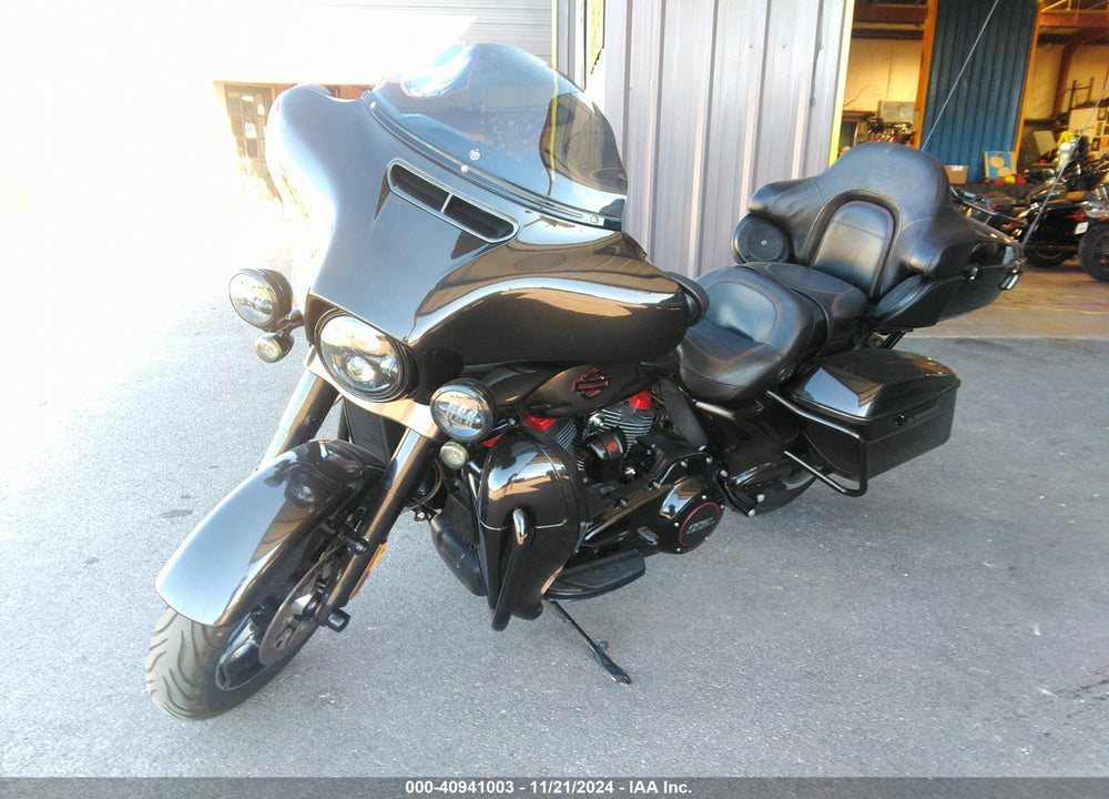 2018 HARLEY-DAVIDSON FLHTKSE CVO LIMITED VIN: 1HD1TEH15JB958898