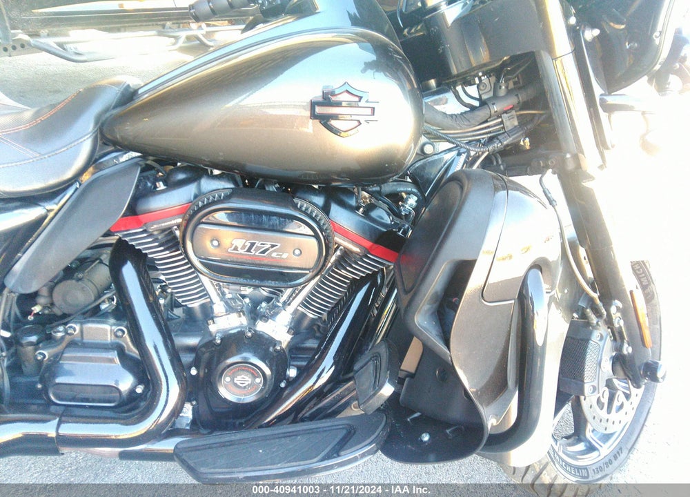 2018 HARLEY-DAVIDSON FLHTKSE CVO LIMITED VIN: 1HD1TEH15JB958898