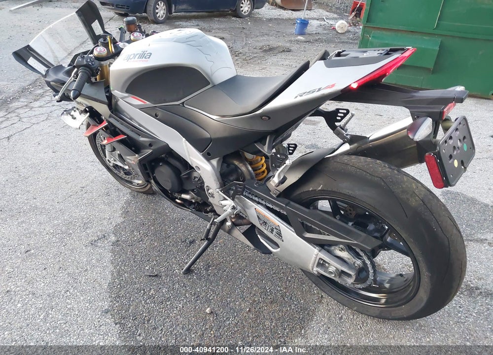2021 APRILIA RSV4 1100 VIN: ZD4KYUA08MS000303