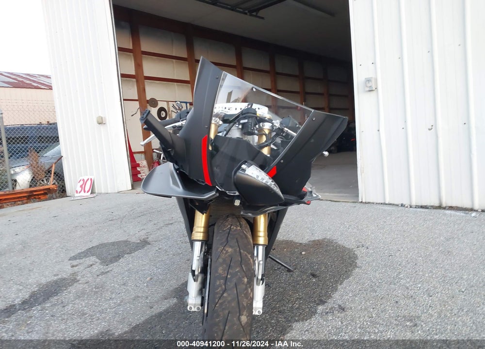 2021 APRILIA RSV4 1100 VIN: ZD4KYUA08MS000303