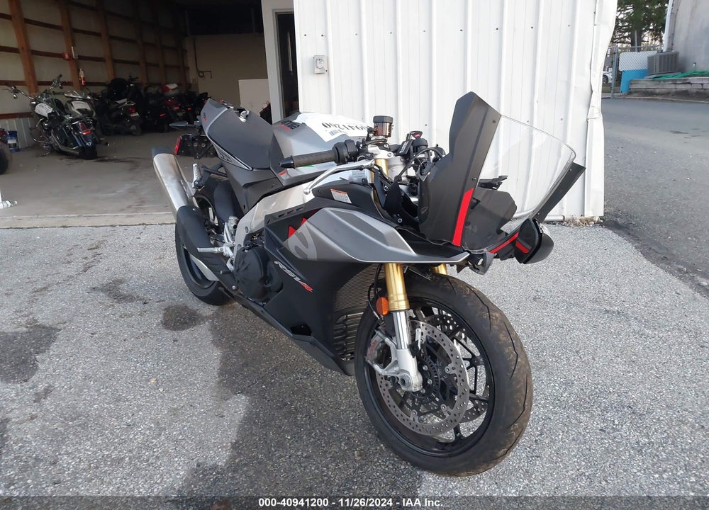 2021 APRILIA RSV4 1100 VIN: ZD4KYUA08MS000303