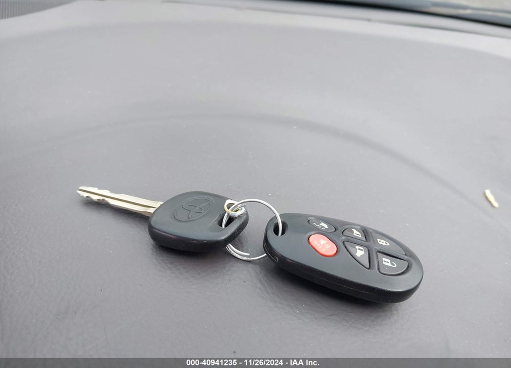 2007 TOYOTA SIENNA XLE LIMITED VIN: 5TDZK22C17S026621