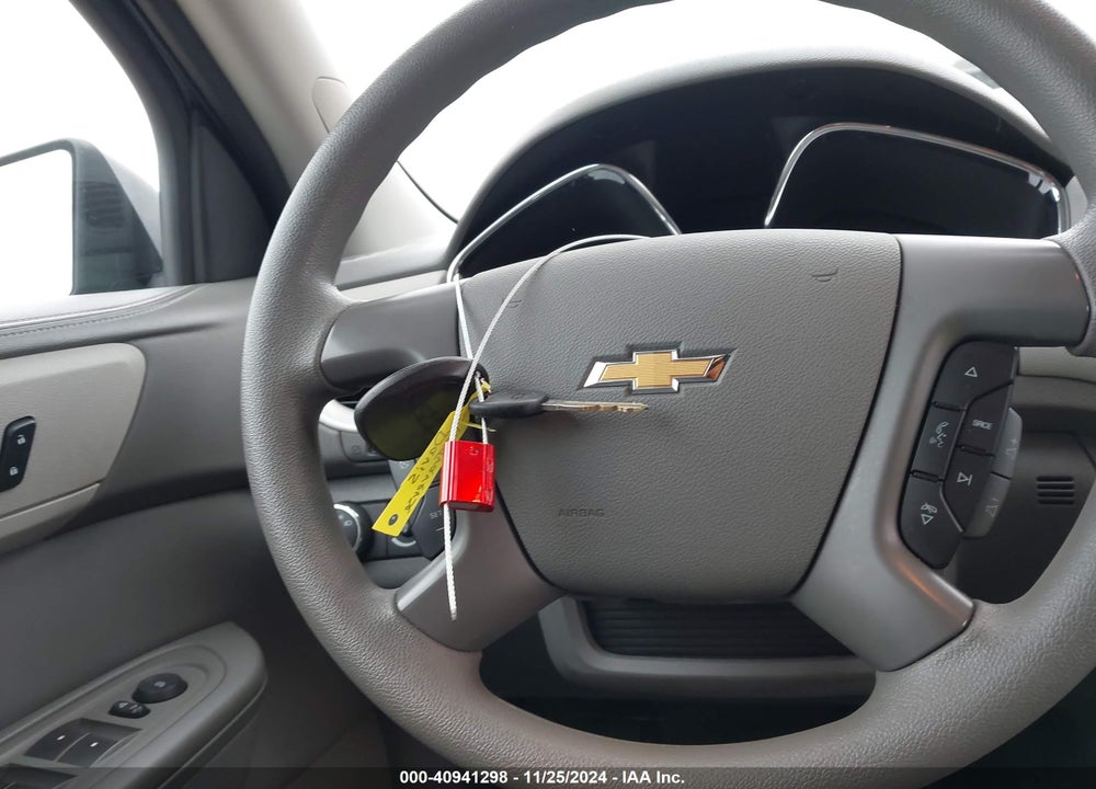 2015 CHEVROLET TRAVERSE LS VIN: 1GNKVFED0FJ282465