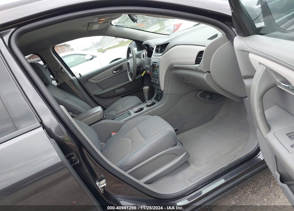 2015 CHEVROLET TRAVERSE LS VIN: 1GNKVFED0FJ282465