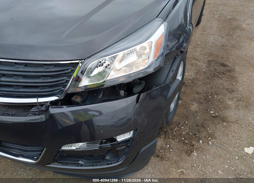 2015 CHEVROLET TRAVERSE LS VIN: 1GNKVFED0FJ282465