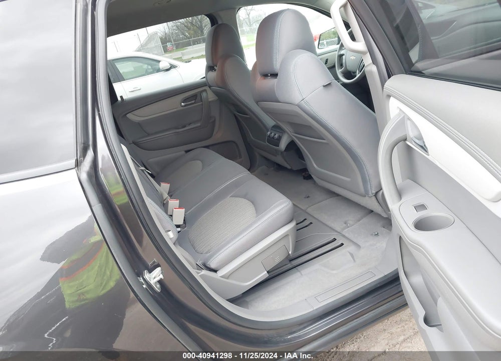 2015 CHEVROLET TRAVERSE LS VIN: 1GNKVFED0FJ282465