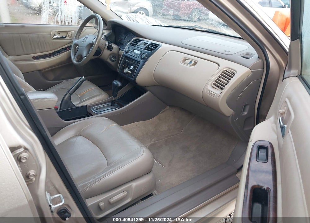 2001 HONDA ACCORD 3.0 EX VIN: 1HGCG16501A043736