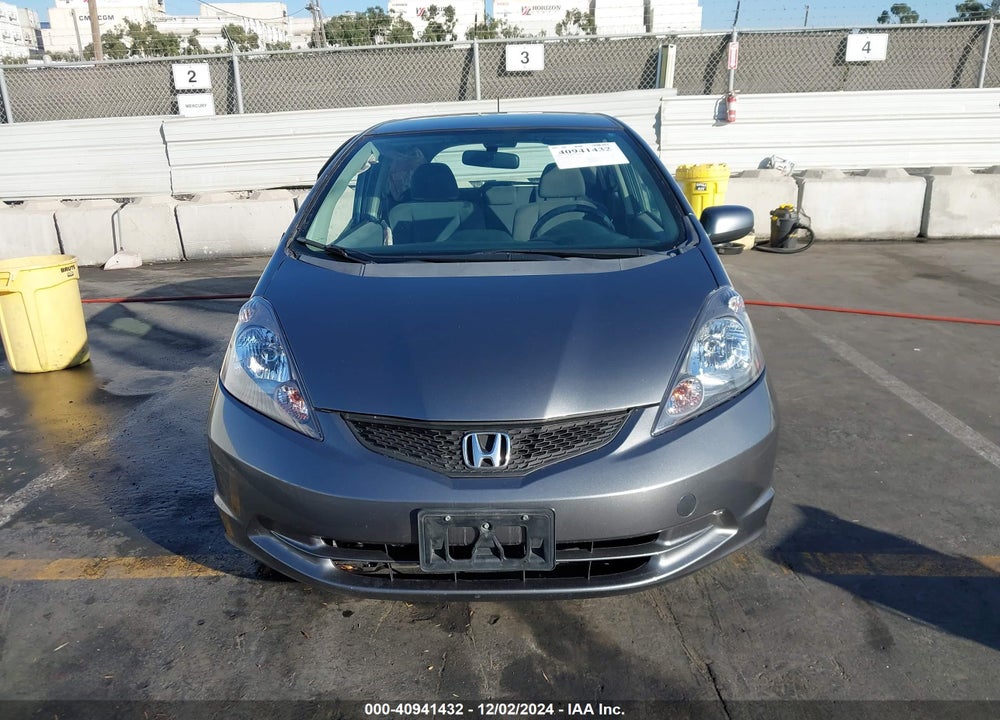2013 HONDA FIT VIN: JHMGE8H33DC064114