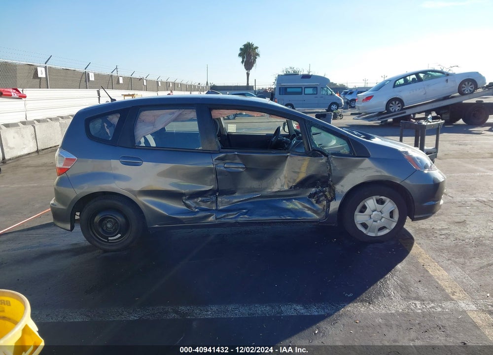 2013 HONDA FIT VIN: JHMGE8H33DC064114