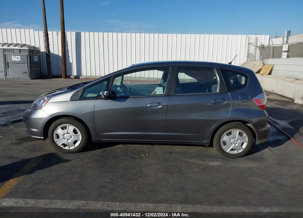 2013 HONDA FIT VIN: JHMGE8H33DC064114