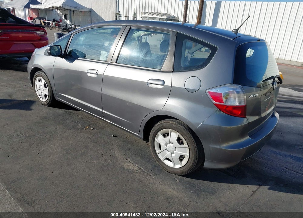 2013 HONDA FIT VIN: JHMGE8H33DC064114