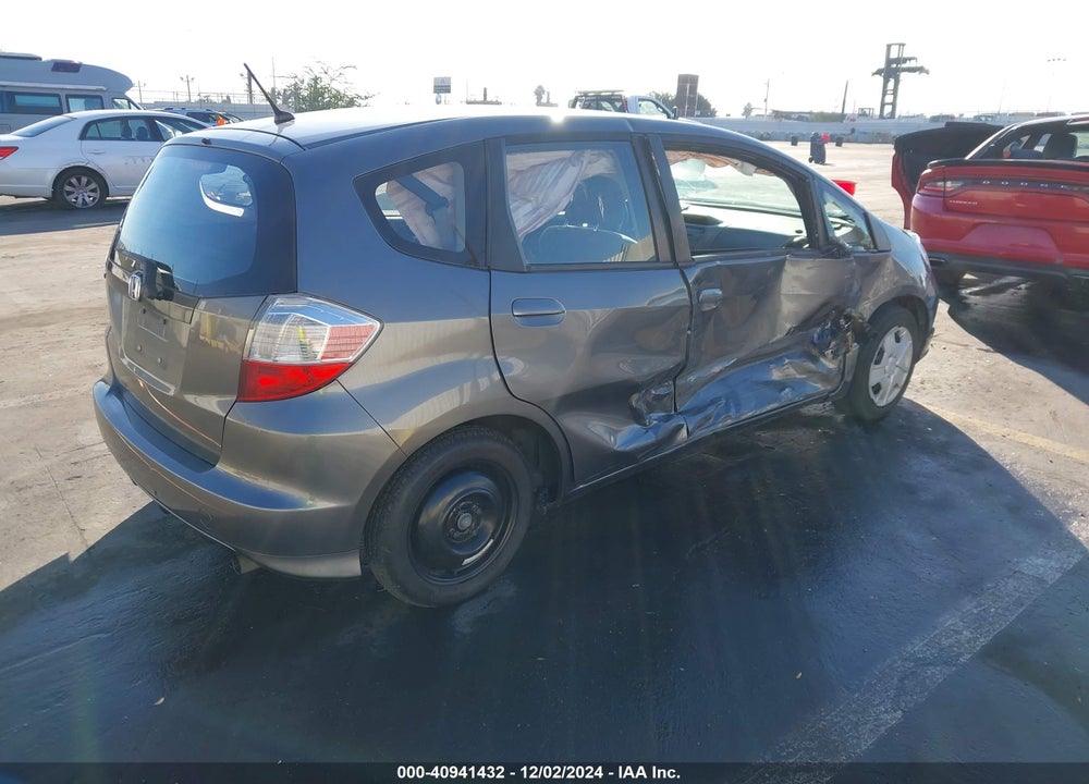 2013 HONDA FIT VIN: JHMGE8H33DC064114
