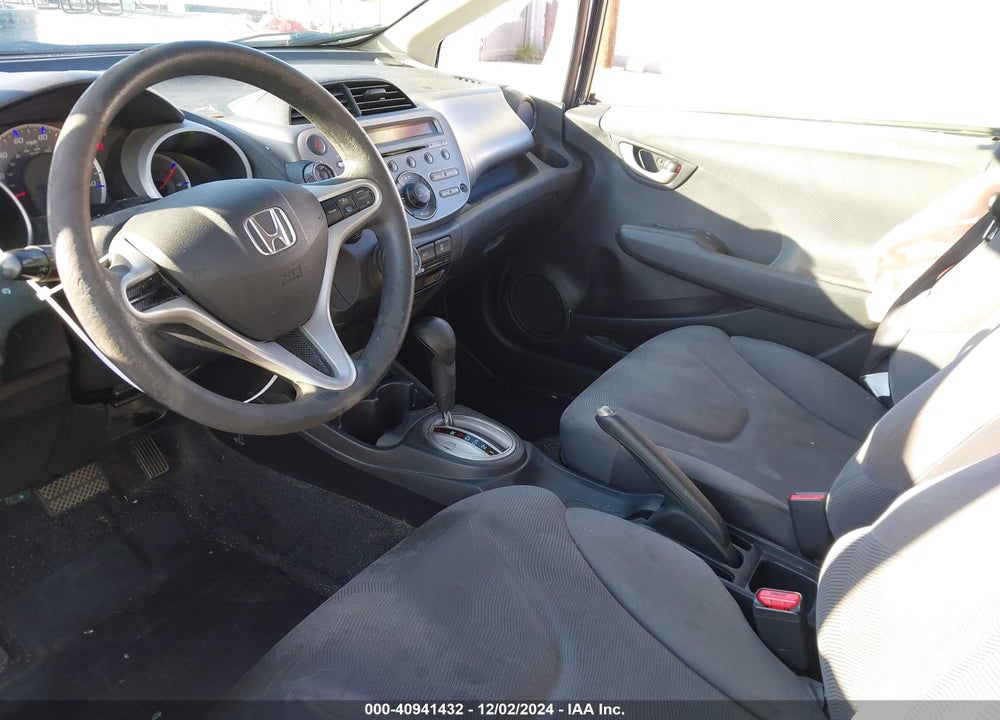 2013 HONDA FIT VIN: JHMGE8H33DC064114