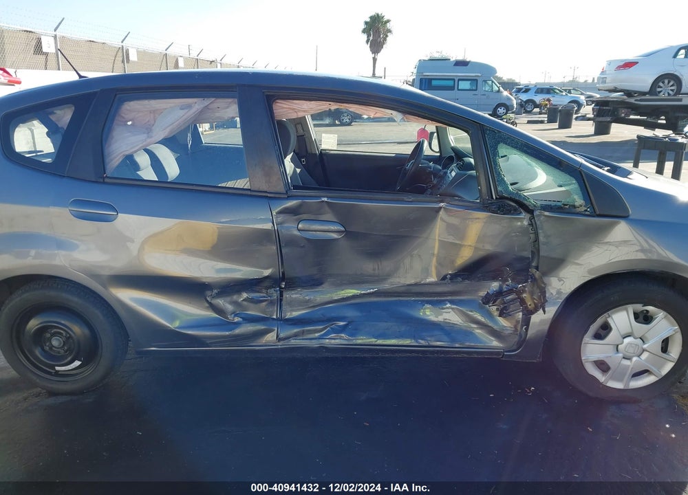 2013 HONDA FIT VIN: JHMGE8H33DC064114