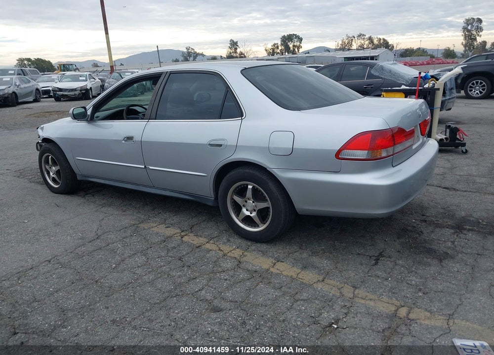 2001 HONDA ACCORD 2.3 LX VIN: JHMCG665X1C014422