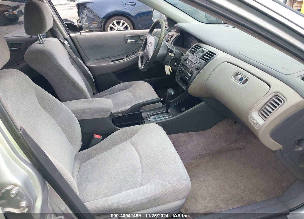 2001 HONDA ACCORD 2.3 LX VIN: JHMCG665X1C014422