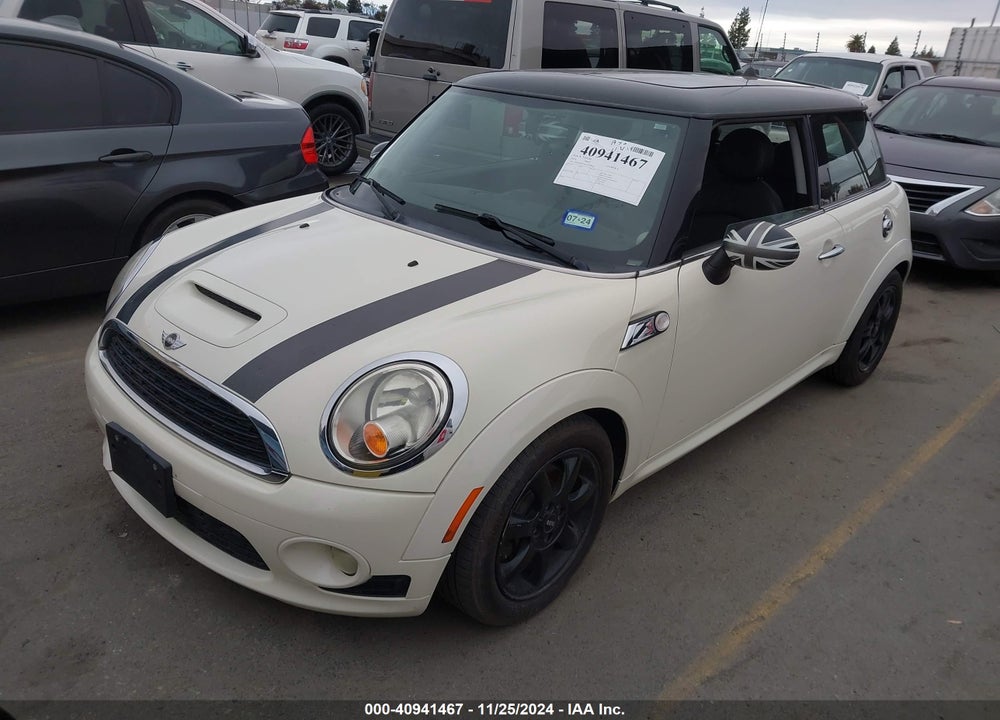 2010 MINI COOPER S VIN: WMWMF7C50ATX44842