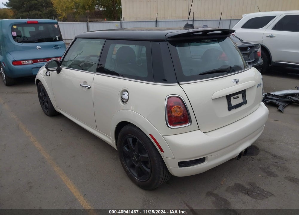 2010 MINI COOPER S VIN: WMWMF7C50ATX44842