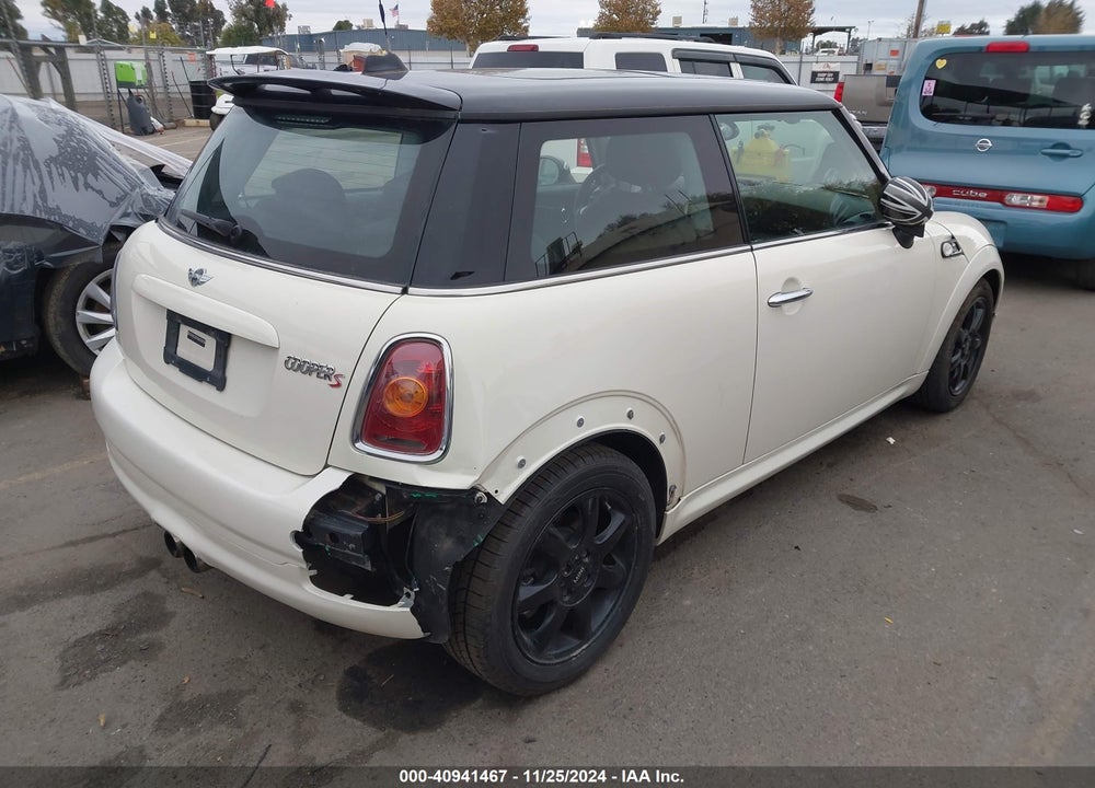 2010 MINI COOPER S VIN: WMWMF7C50ATX44842