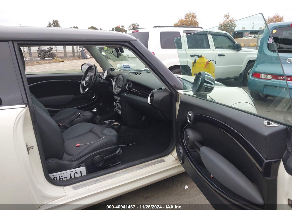2010 MINI COOPER S VIN: WMWMF7C50ATX44842