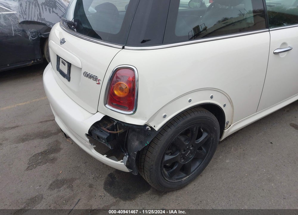 2010 MINI COOPER S VIN: WMWMF7C50ATX44842