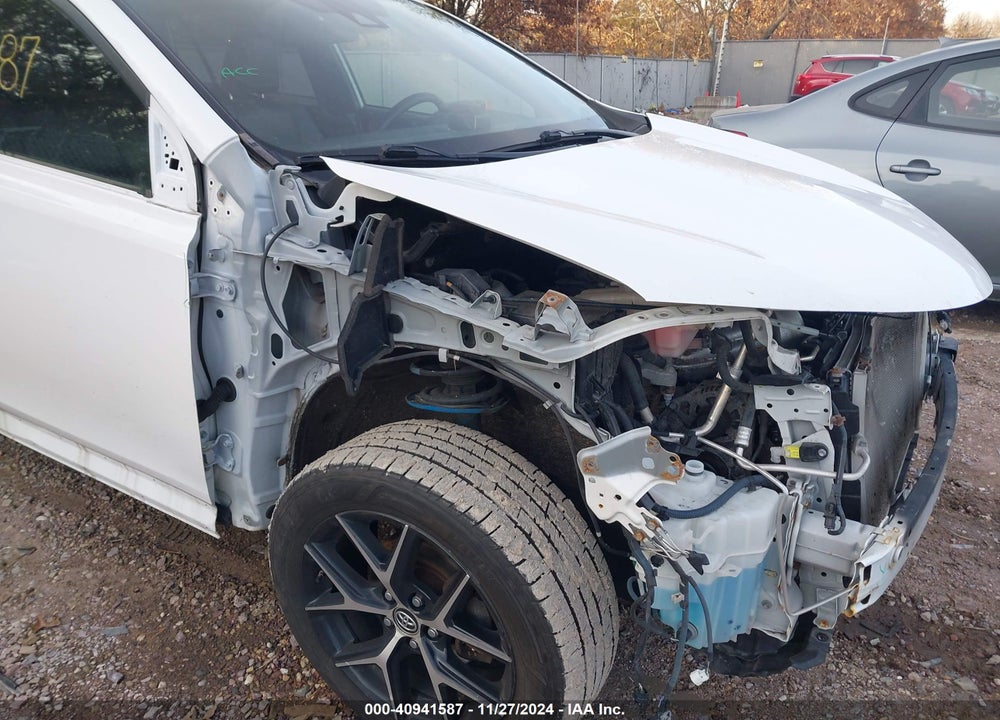2017 TOYOTA RAV4 SE VIN: JTMJFREV9HJ121952
