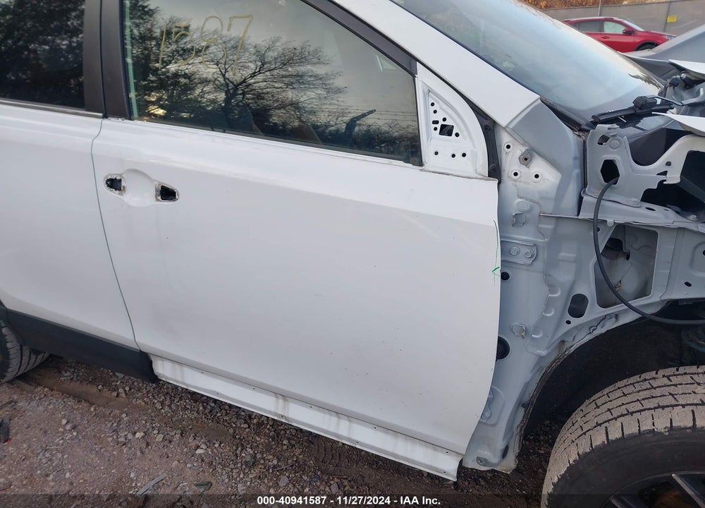 2017 TOYOTA RAV4 SE VIN: JTMJFREV9HJ121952