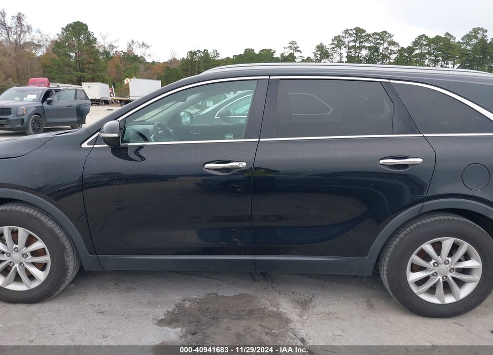 2017 KIA SORENTO 3.3L LX VIN: 5XYPG4A53HG191740