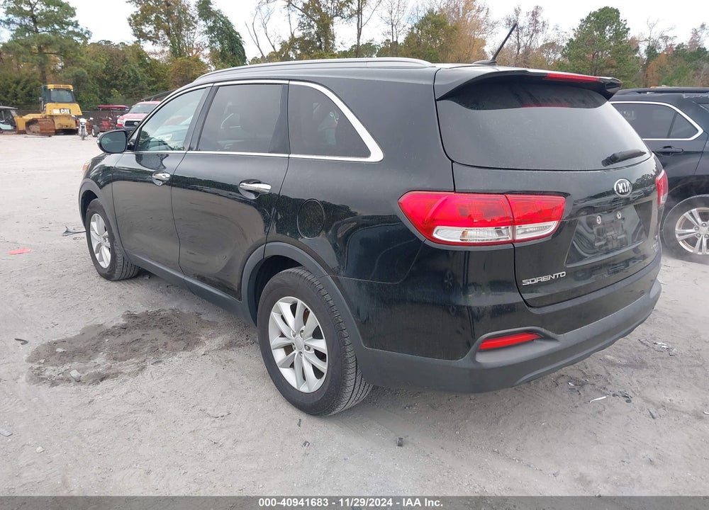 2017 KIA SORENTO 3.3L LX VIN: 5XYPG4A53HG191740