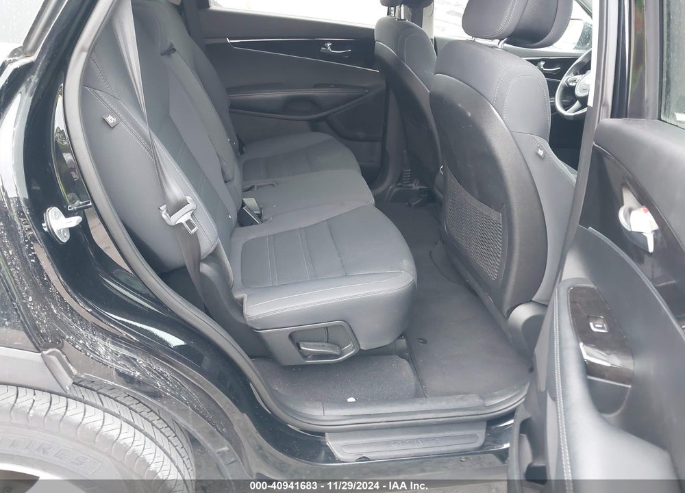 2017 KIA SORENTO 3.3L LX VIN: 5XYPG4A53HG191740