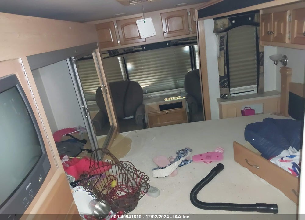 2004 FREIGHTLINER CHASSIS X LINE MOTOR HOME VIN: 4UZAAHDC34CN11092