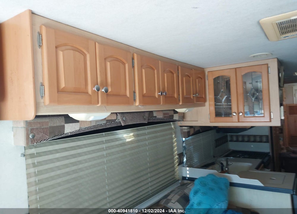 2004 FREIGHTLINER CHASSIS X LINE MOTOR HOME VIN: 4UZAAHDC34CN11092