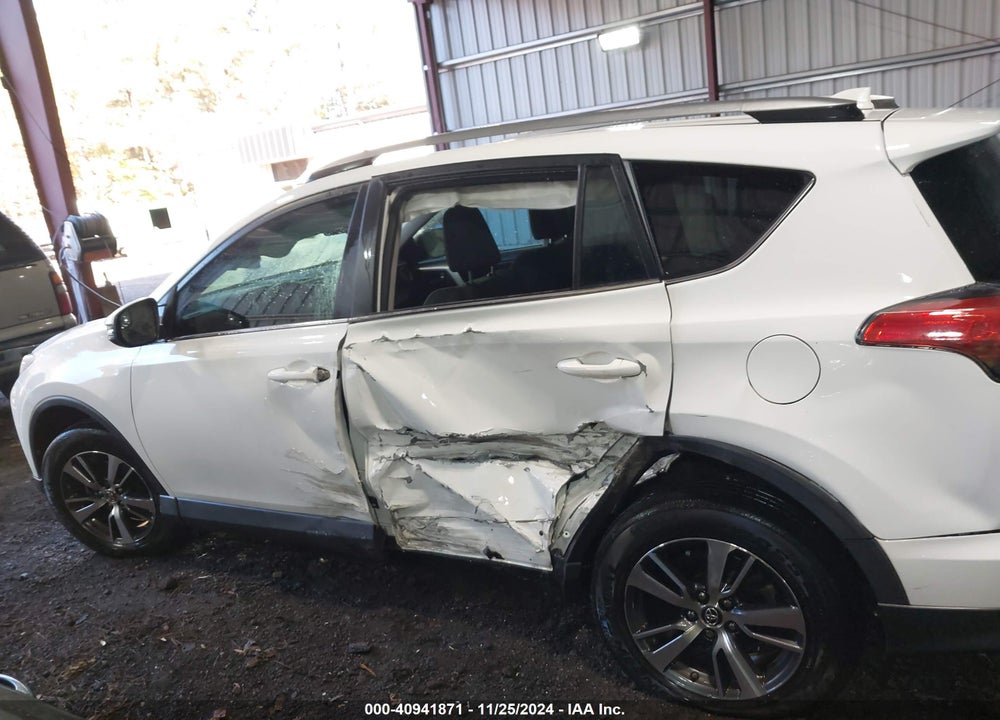 2017 TOYOTA RAV4 XLE VIN: 2T3WFREV2HW329548