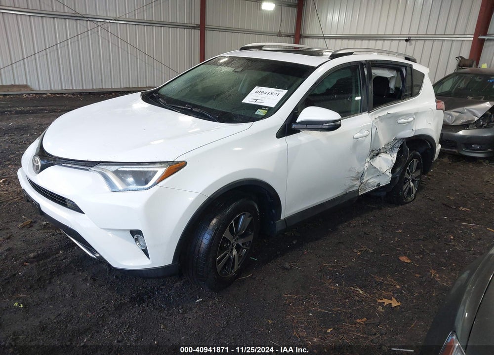 2017 TOYOTA RAV4 XLE VIN: 2T3WFREV2HW329548