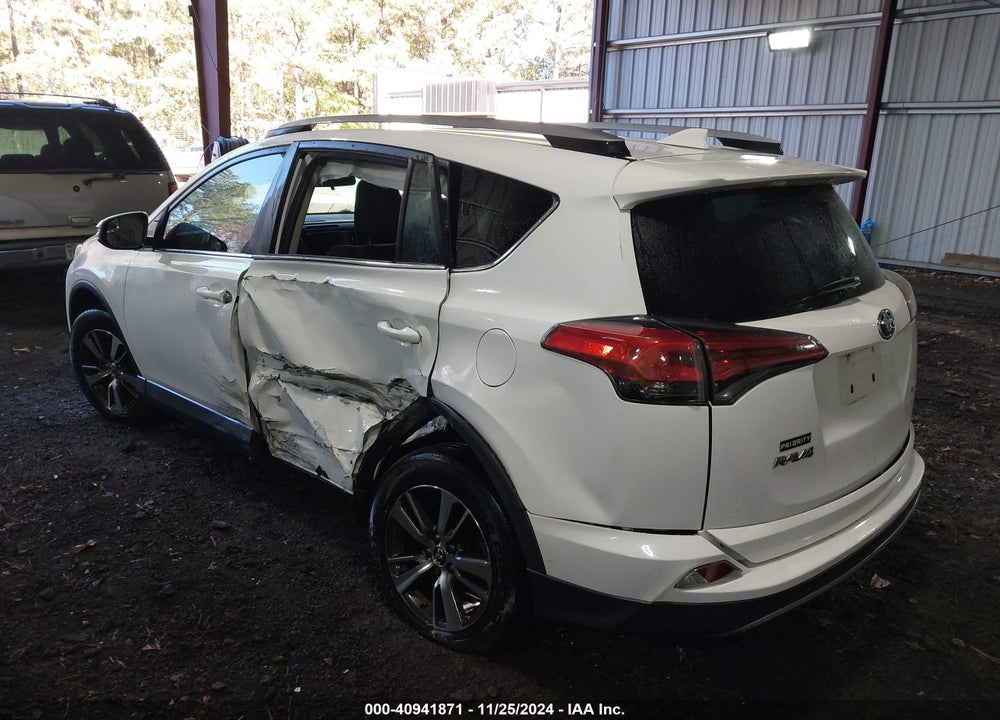 2017 TOYOTA RAV4 XLE VIN: 2T3WFREV2HW329548
