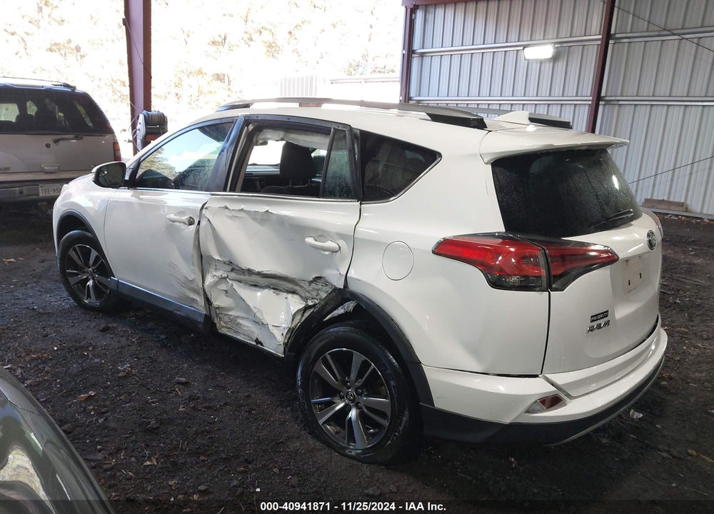 2017 TOYOTA RAV4 XLE VIN: 2T3WFREV2HW329548