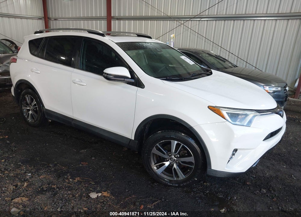 2017 TOYOTA RAV4 XLE VIN: 2T3WFREV2HW329548