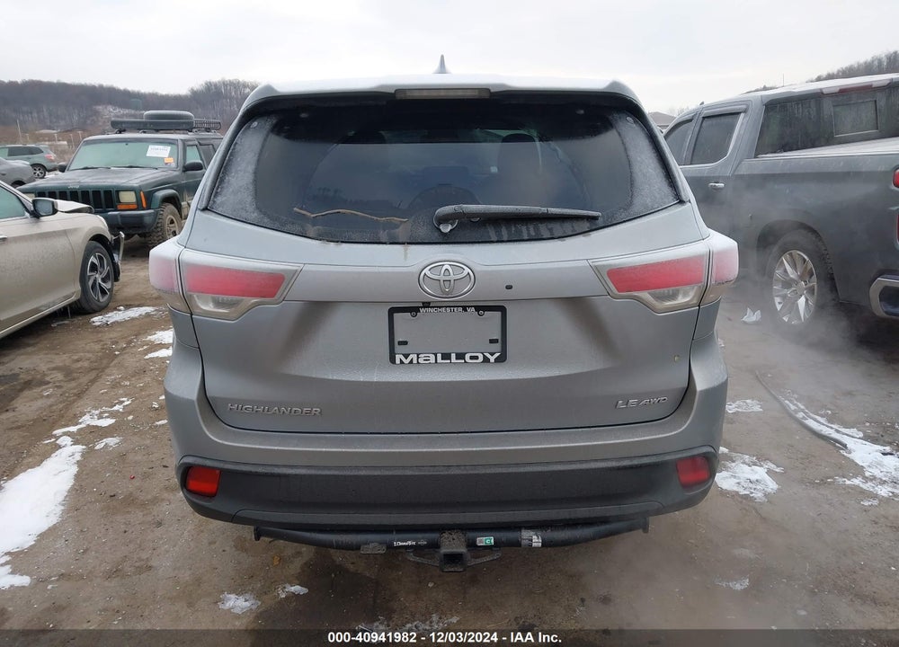 2015 TOYOTA HIGHLANDER LE PLUS V6 VIN: 5TDBKRFH8FS173680